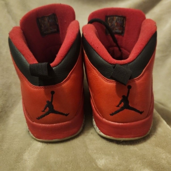 Nike Air Jordan Bulls over Broadway - Picture 3 of 6